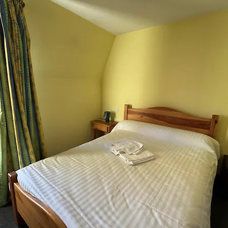 Aux Globe-trotters Hotell 2*