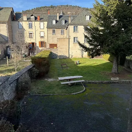 Aux Globe-trotters 2* Murat (Cantal)