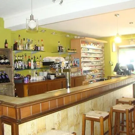 Aux Globe-trotters Hotell 2*