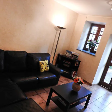 Aux Globe-trotters Hotell 2*