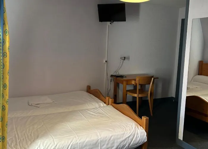 Aux Globe-trotters Отель 2*