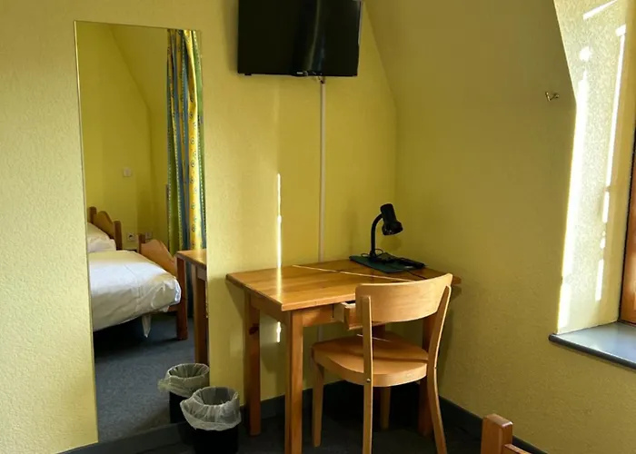 Aux Globe-trotters Отель 2*