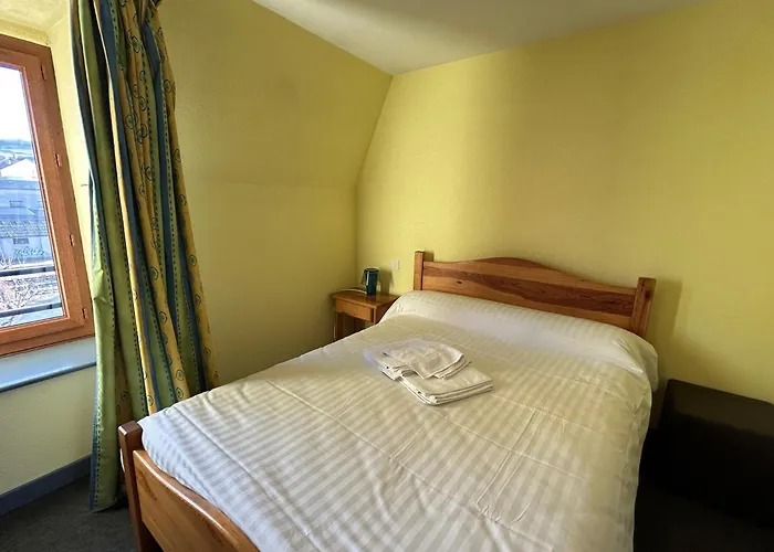 Aux Globe-trotters Отель 2*