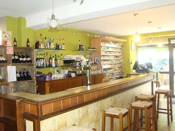 Aux Globe-trotters Отель 2*