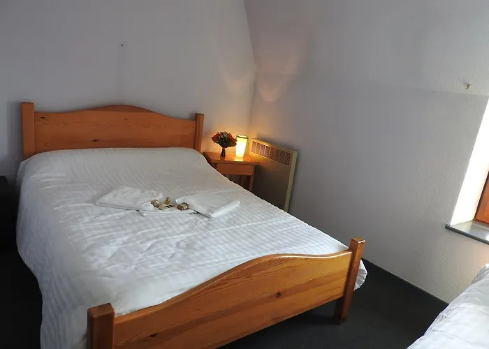 Отель Aux Globe-trotters Мюра